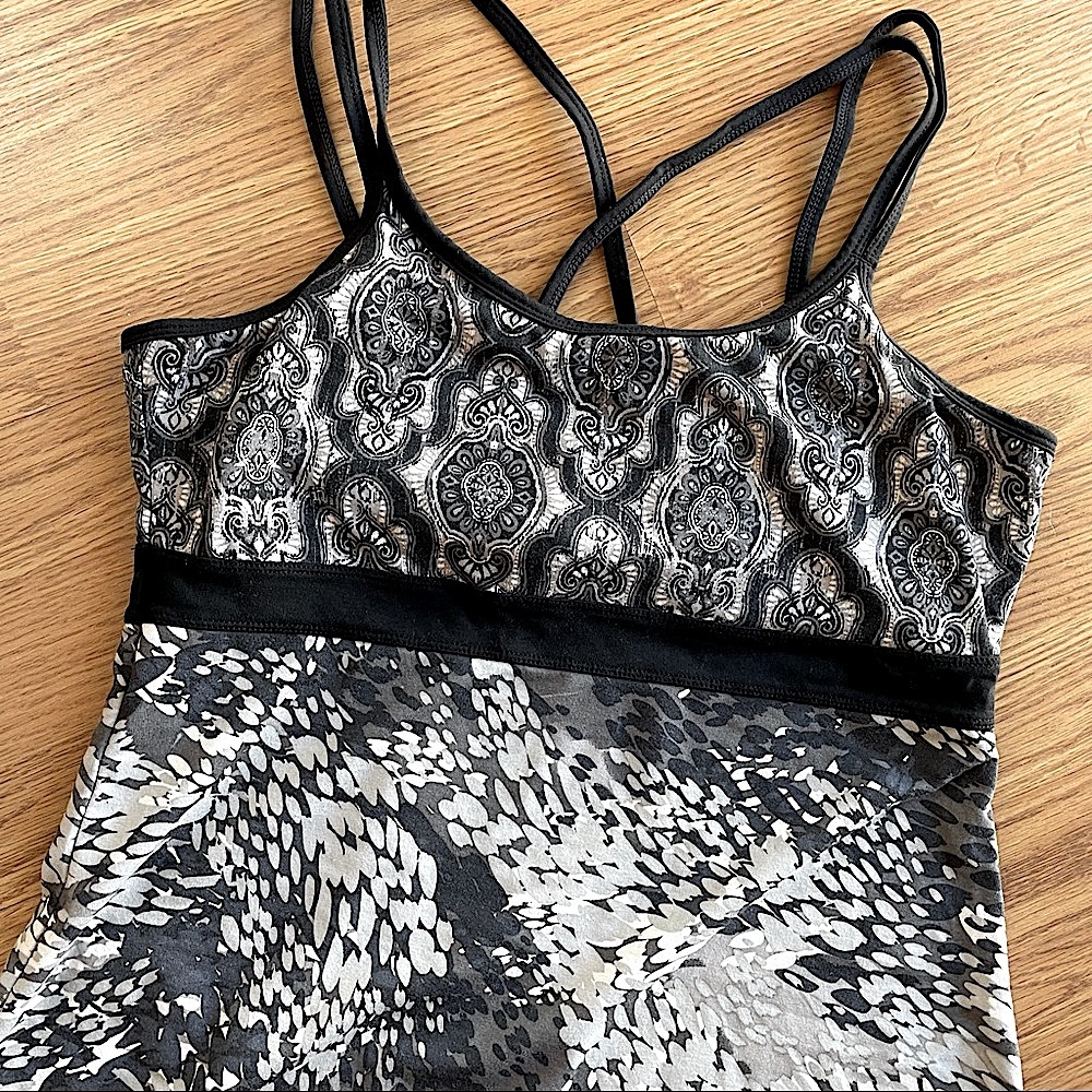 🟢3/$15 BREATHE Strappy Tank w/ built in support